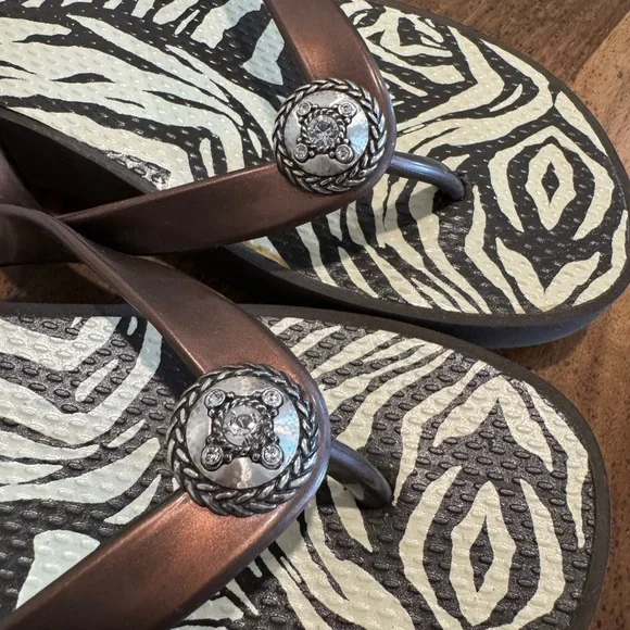 Brighton Wedge Flip Flop Sandals - Size 9 - Picture 8 of 12